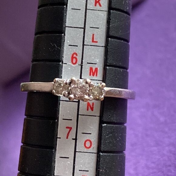 💛 14k Trilogy Diamond Ring - Picture 7 of 9